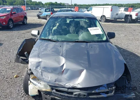 2010 Ford Focus Se z USA, uszkodzony, nr VIN 1FAHP3FN6AW138214